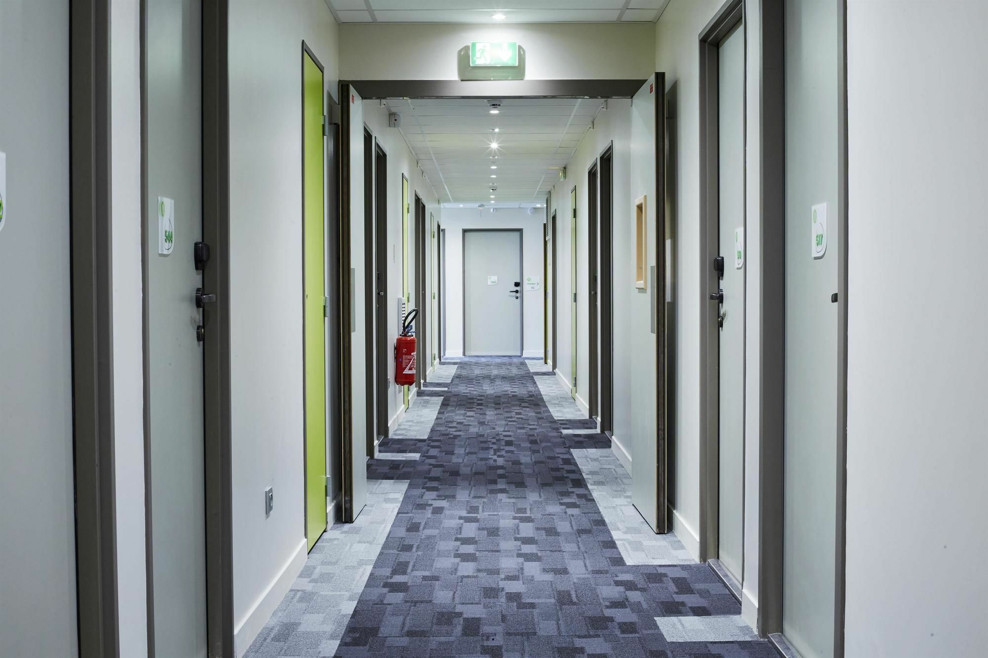 Отель Campanile Paris Sud Saclay- Gif Sur Yvette Джаниколо Экстерьер фото
